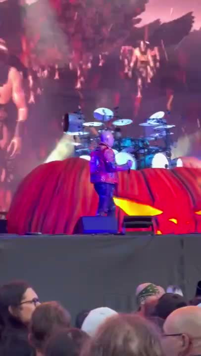Clip: Helloween — Halloween (Helloween at Hellfest Open Air)
