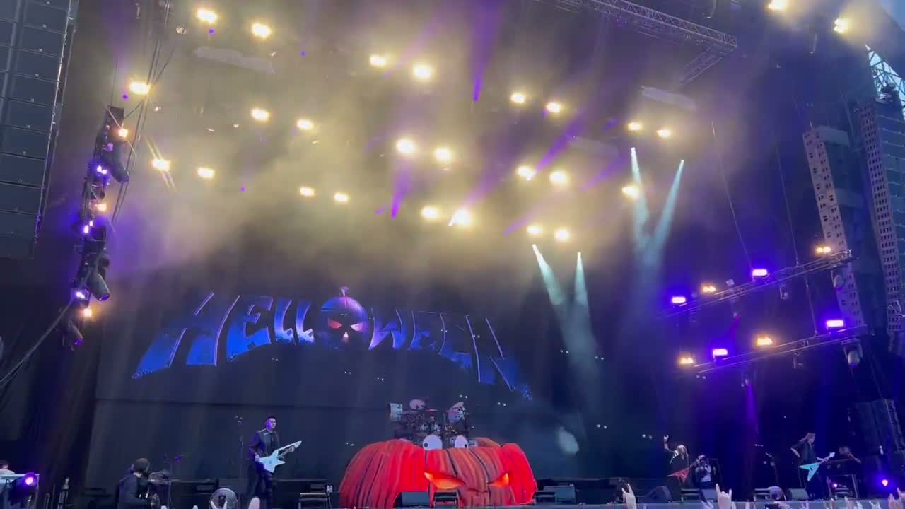 Clip: Helloween — Halloween (Helloween at Hellfest Open Air)