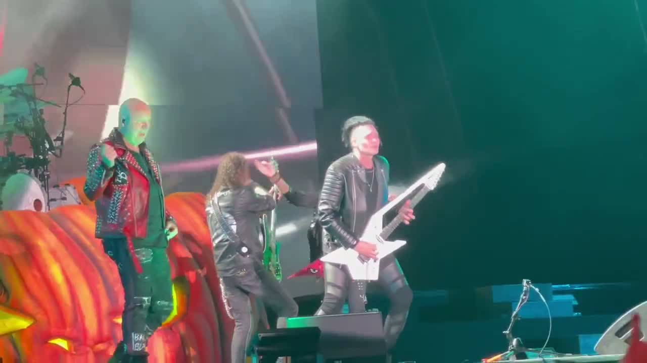 Clip: Helloween — Halloween (Helloween at Hellfest Open Air)