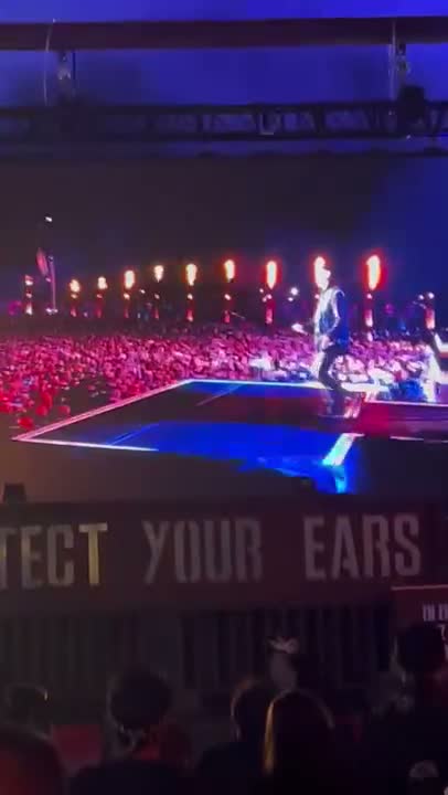 Clip: Scorpions — Wind of Change (Scorpions at Hellfest Open Air)
