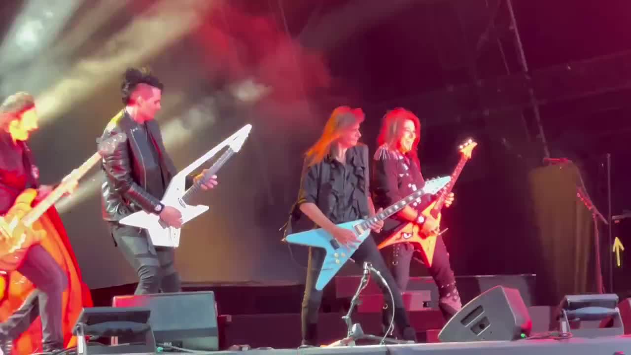 Clip: Helloween — Halloween (Helloween at Hellfest Open Air)