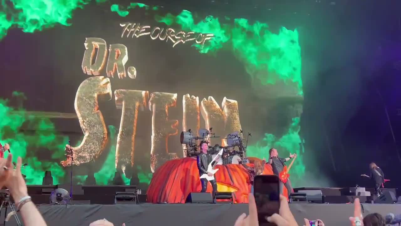 Clip: Helloween — Halloween (Helloween at Hellfest Open Air)
