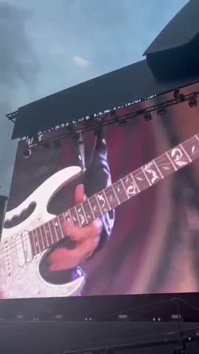 Clip: Steve Vai (Steve Vai at Hellfest Open Air)