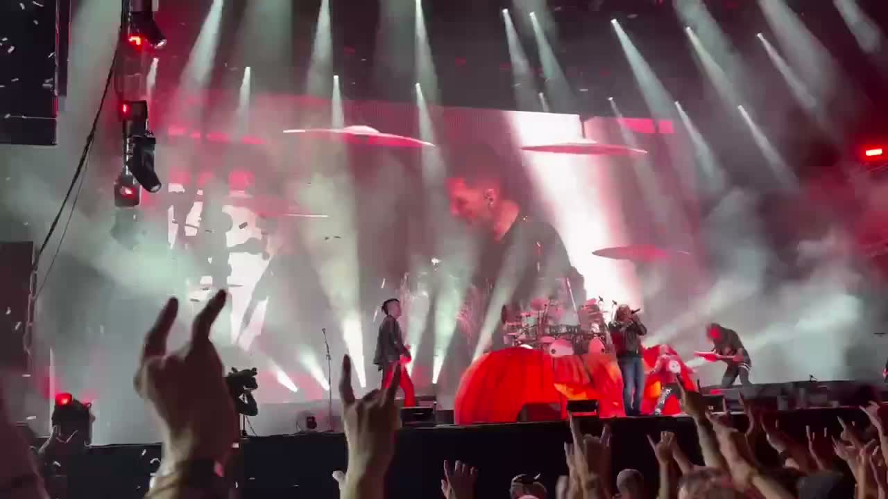 Clip: Helloween — Halloween (Helloween at Hellfest Open Air)