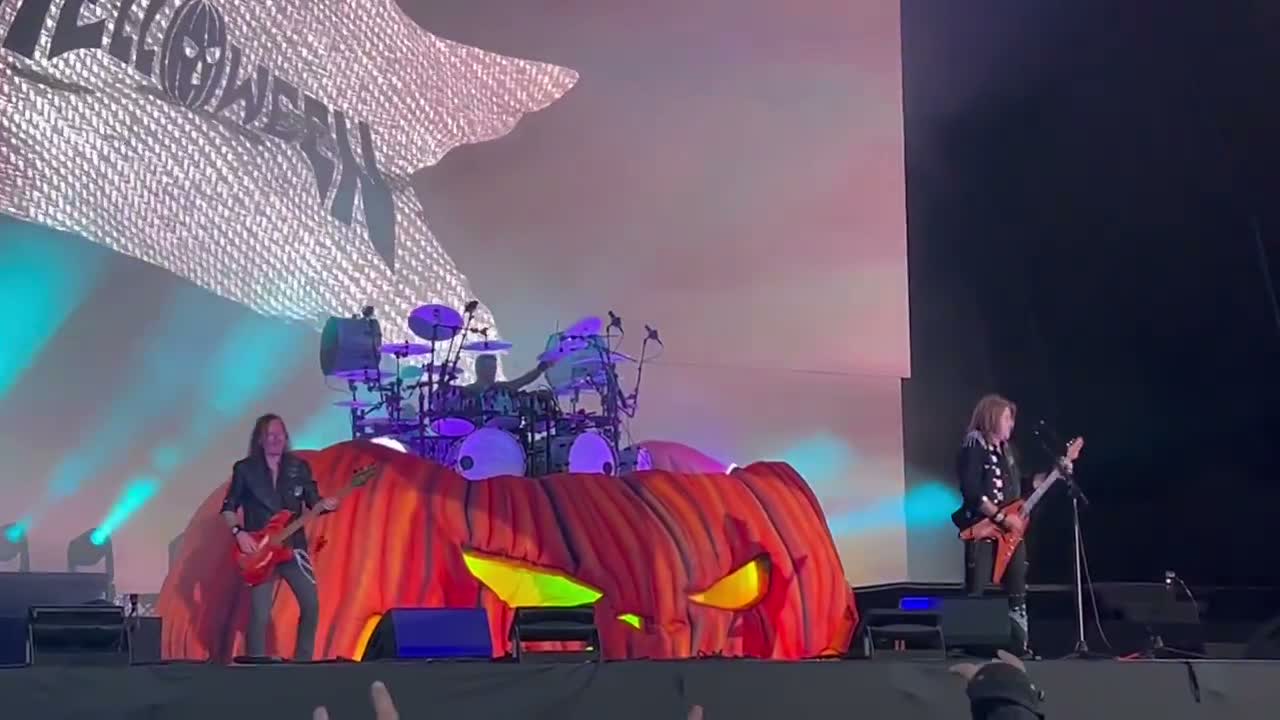 Clip: Helloween — Halloween (Helloween at Hellfest Open Air)