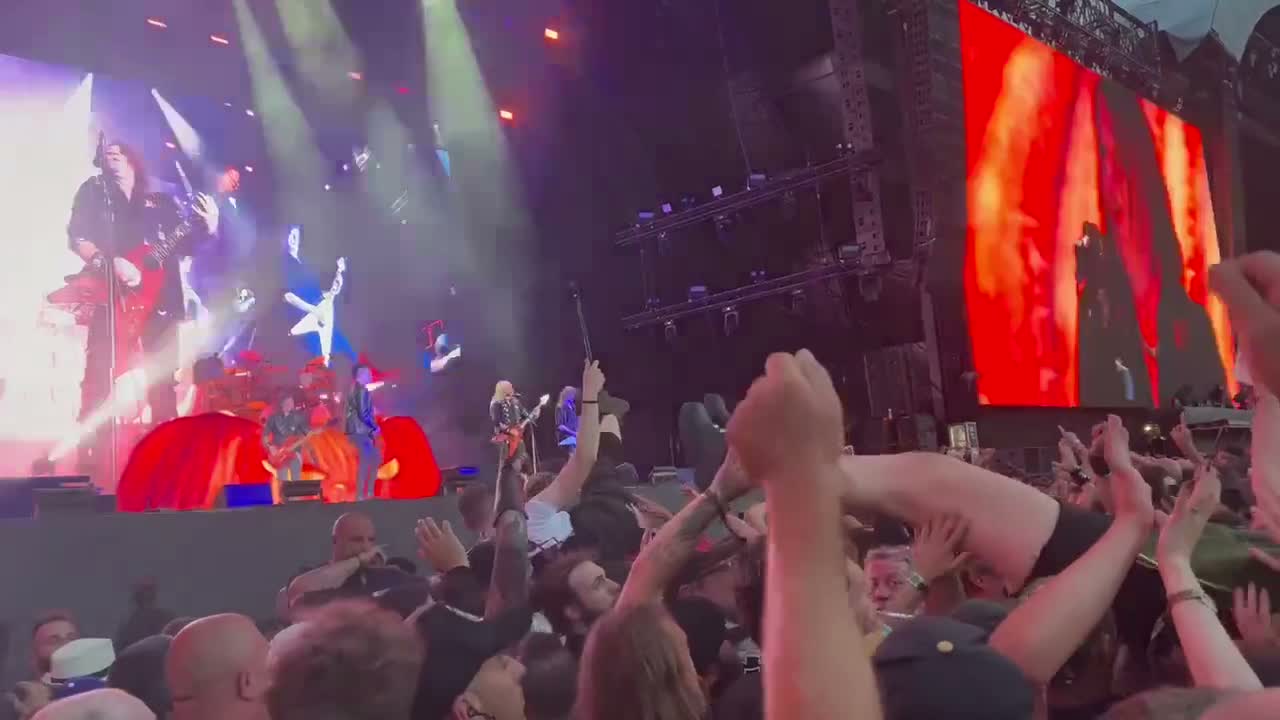 Clip: Helloween — Halloween (Helloween at Hellfest Open Air)