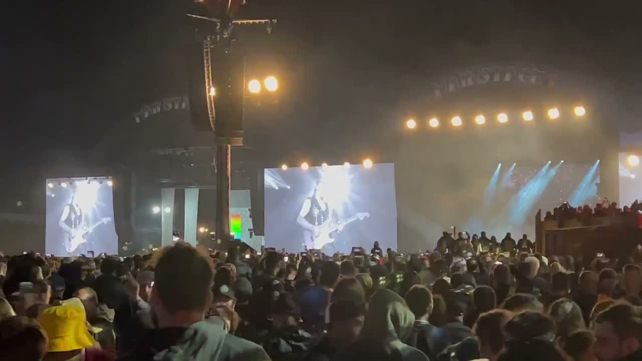 Clip: Scorpions — Rock You Like a Hurricane (Scorpions at Hellfest Open Air)