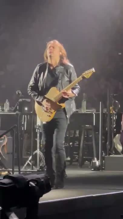 Clip: Roger Waters (Roger Waters at Golden 1 Center)