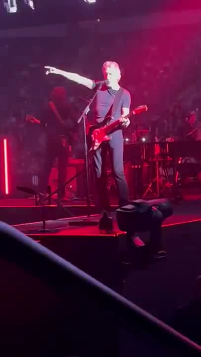 Clip: Roger Waters (Roger Waters at Golden 1 Center)