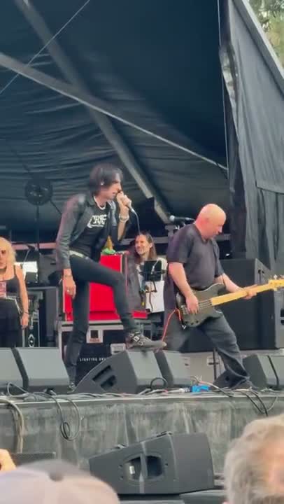 Clip: The Ramones (The Ramones at Discovery Park (AfterShock))
