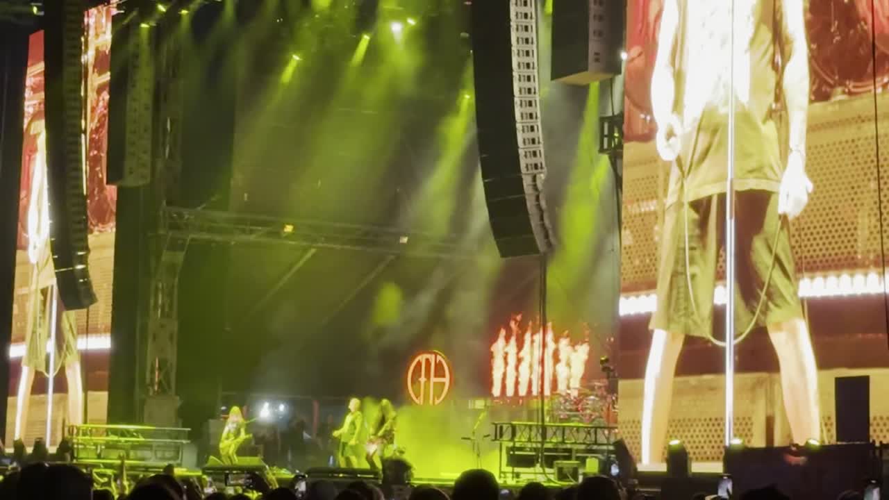 Clip: Pantera — Cemetery Gates (Pantera at Discovery Park (AfterShock))