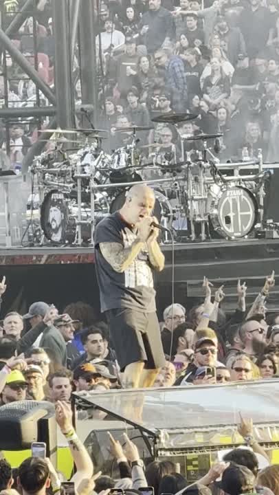 Clip: Pantera — Fucking Hostile (Pantera at Levi's Stadium)