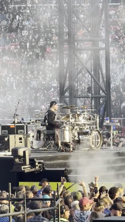 Clip: Pantera — Cemetery Gates (Pantera at Levi's Stadium)