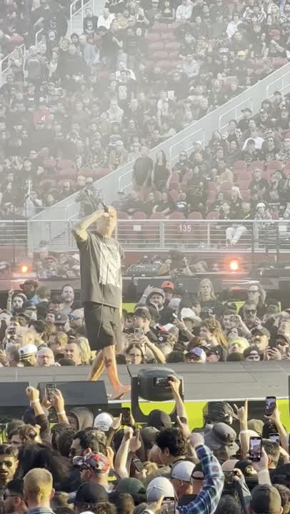 Clip: Pantera — This Love (Pantera at Levi's Stadium)