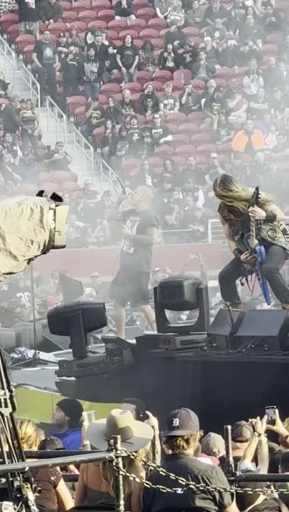 Clip: Pantera — In Heaven (Lady in the Radiator Song) (Pantera at Levi's Stadium)