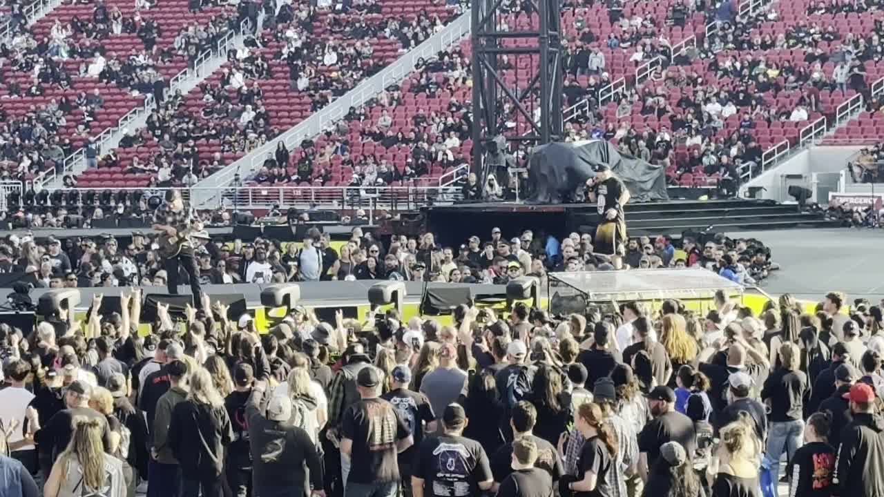 Clip: Pantera — In Heaven (Lady in the Radiator Song) (Pantera at Levi's Stadium)