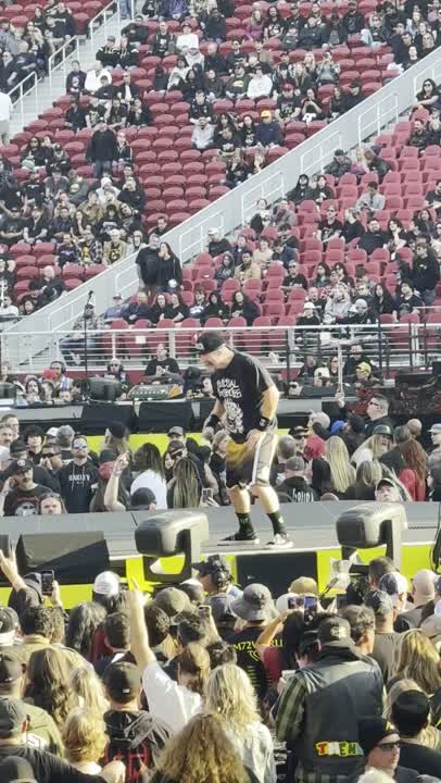 Clip: Pantera — Mouth for War (Pantera at Levi's Stadium)