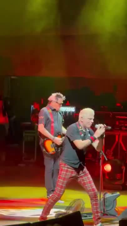 Clip: The Offspring (The Offspring at Shoreline Amphitheatre)