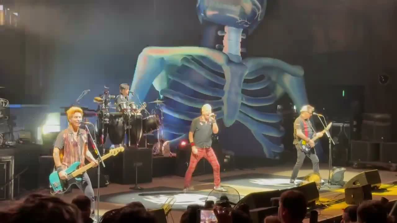 Clip: The Offspring (The Offspring at Shoreline Amphitheatre)