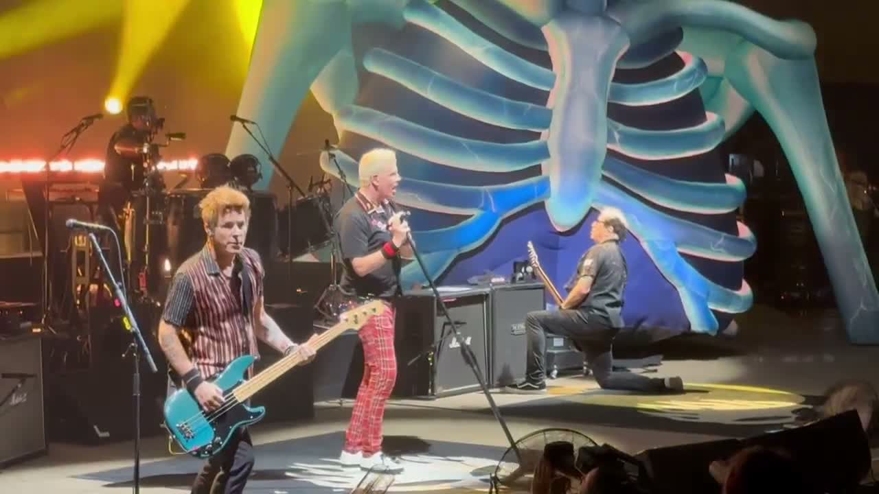 Clip: The Offspring (The Offspring at Shoreline Amphitheatre)