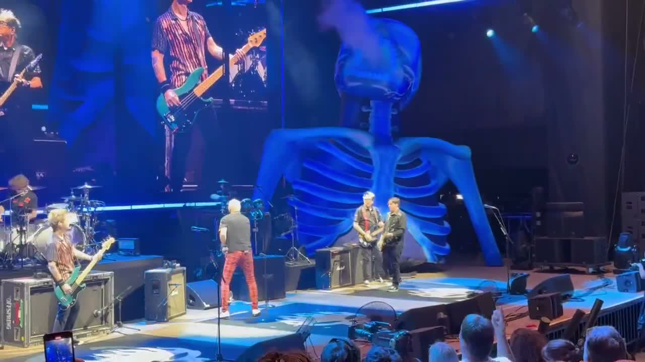 Clip: The Offspring (The Offspring at Shoreline Amphitheatre)