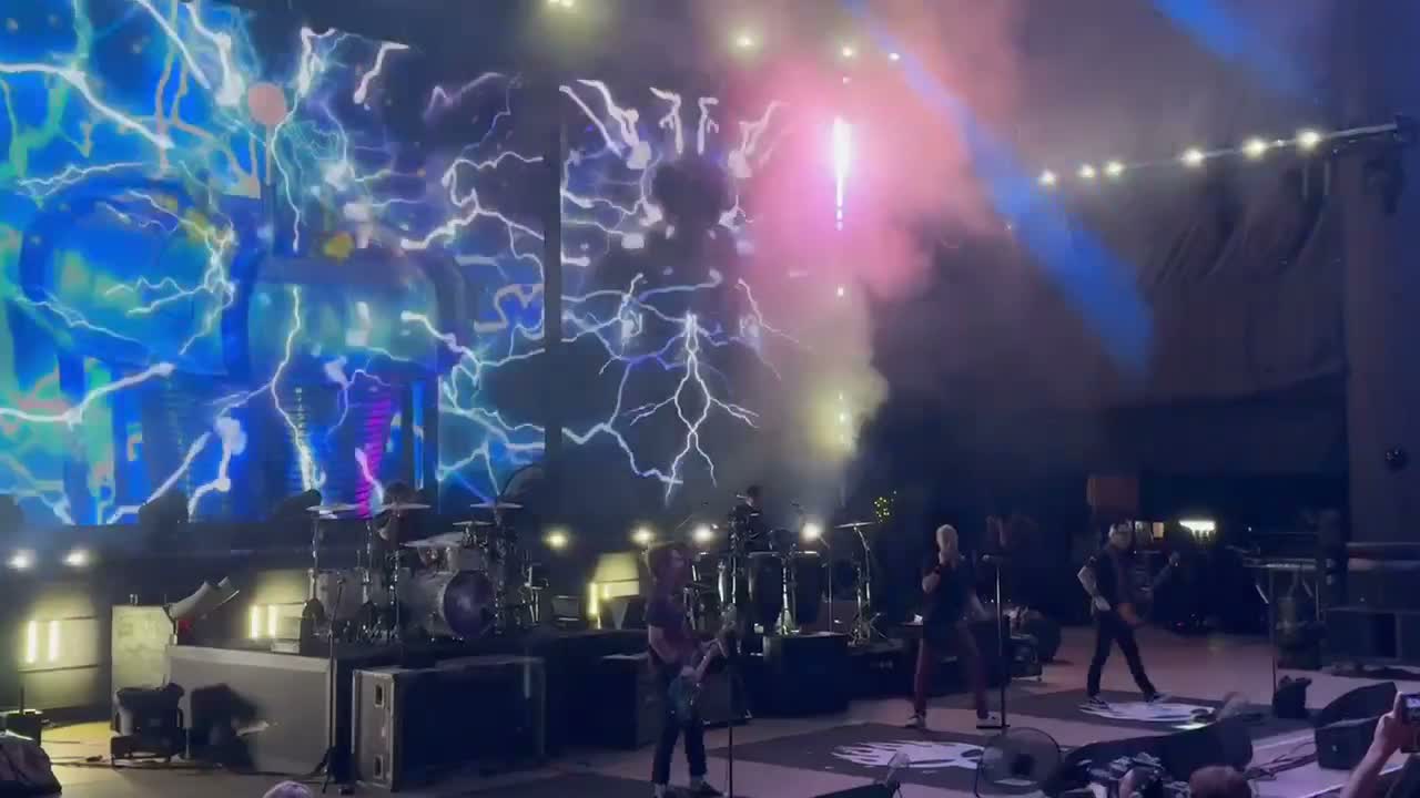 Clip: The Offspring (The Offspring at Shoreline Amphitheatre)