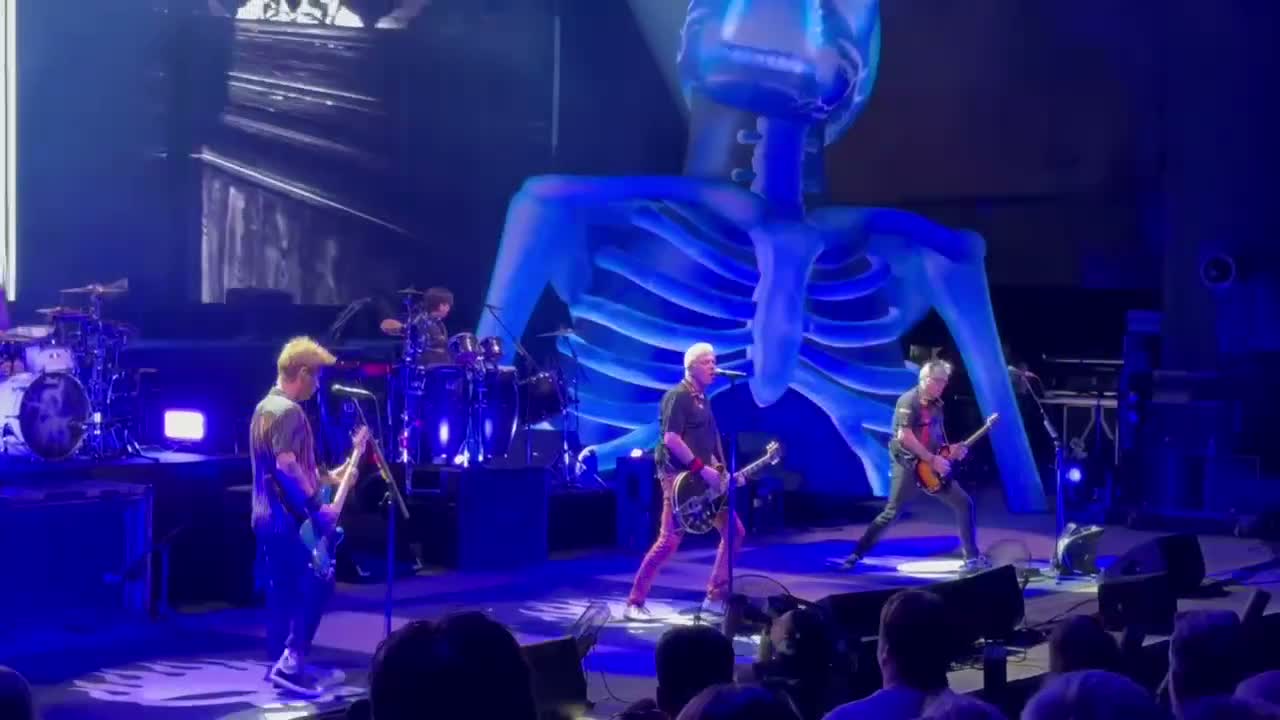 Clip: The Offspring (The Offspring at Shoreline Amphitheatre)