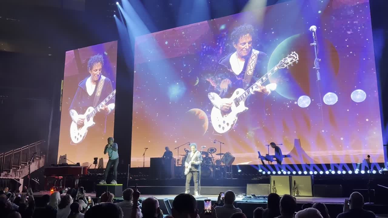 Journey — Don't Stop Believin' at Golden 1 Center