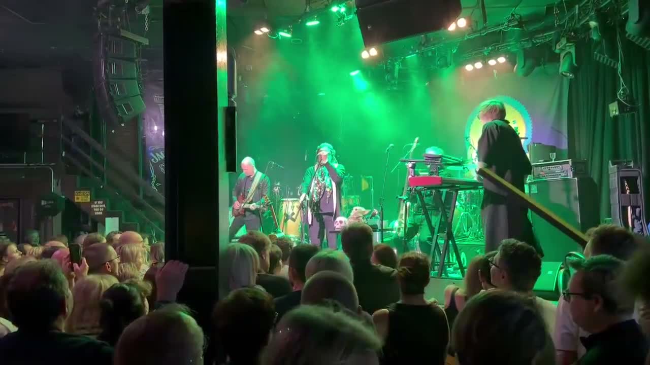 Clip: Aquarium (Aquarium at Whisky a Go Go)