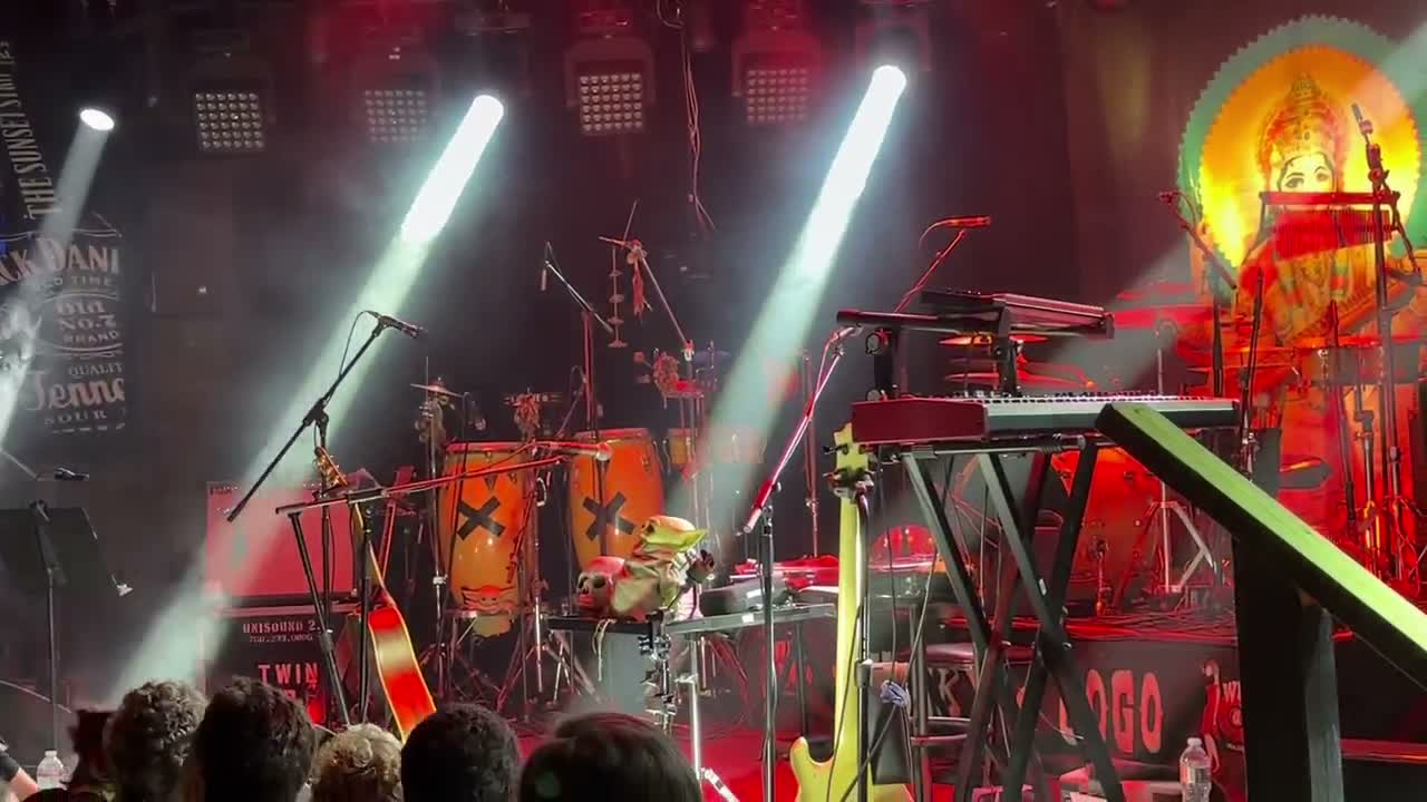 Clip: Aquarium (Aquarium at Whisky a Go Go)