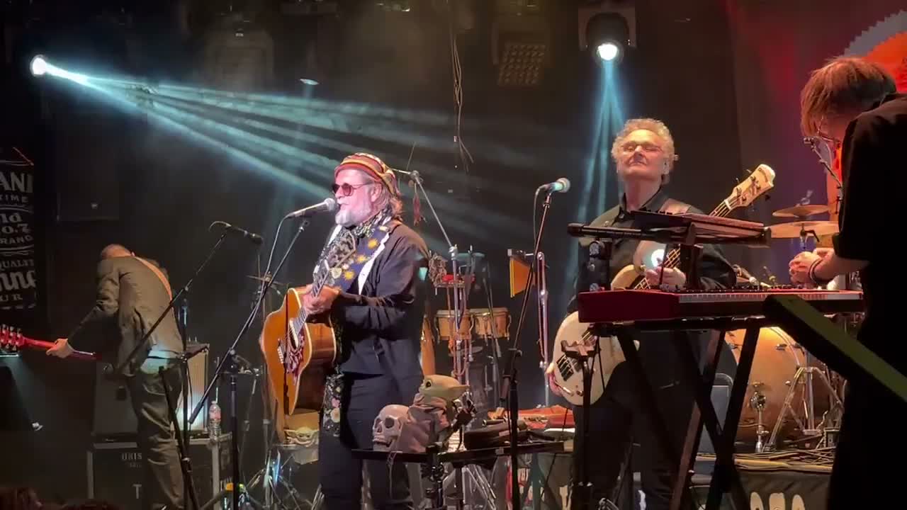 Clip: Aquarium (Aquarium at Whisky a Go Go)