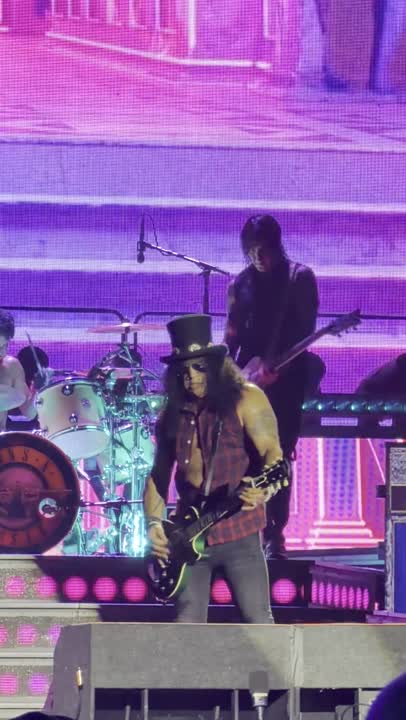Guns N' Roses — Double Talkin' Jive at Busch Stadium
