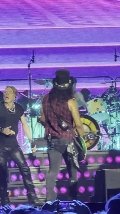 Guns N' Roses — Double Talkin' Jive at Busch Stadium