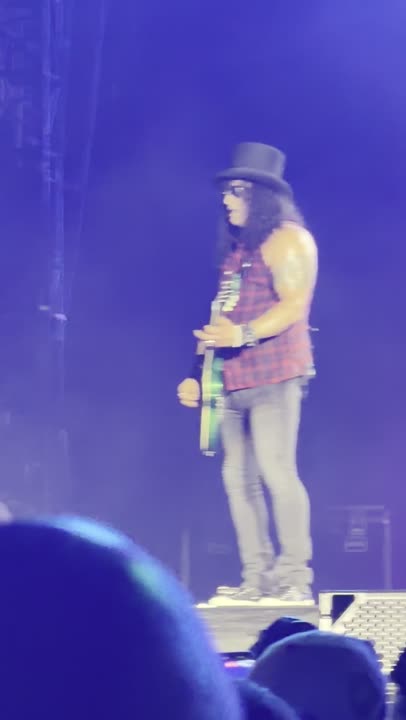 Guns N' Roses — Slither at Busch Stadium