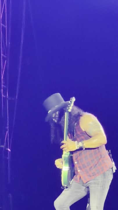 Guns N' Roses — Slither at Busch Stadium