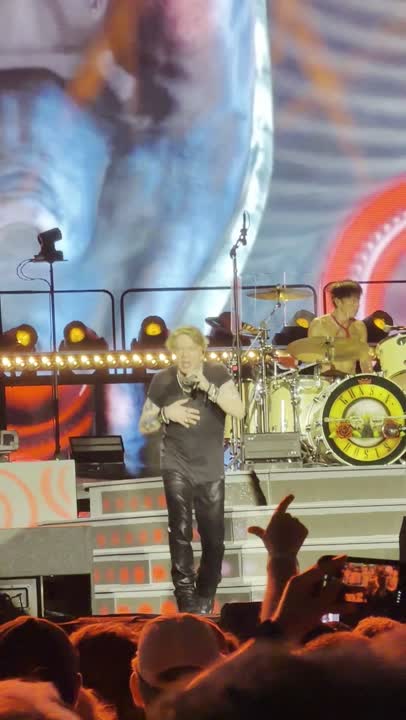 Guns N' Roses — Dead Horse at Busch Stadium