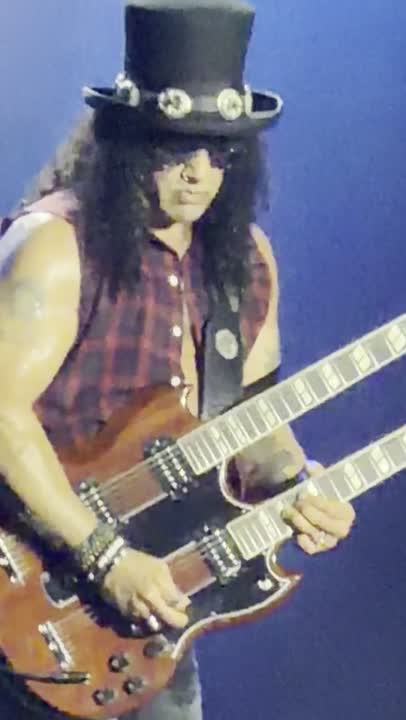 Guns N' Roses — Slash Guitar Solo at Busch Stadium