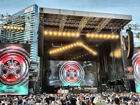 Photo 2 from Guns N' Roses at Busch Stadium