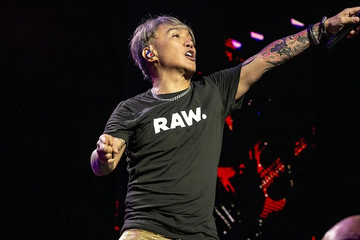 Photo 9 from Arnel Pineda