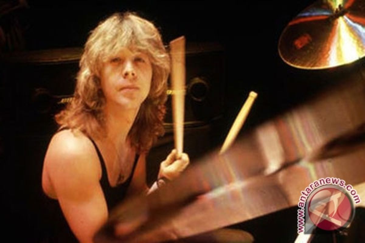 Photo 5 from Clive Burr