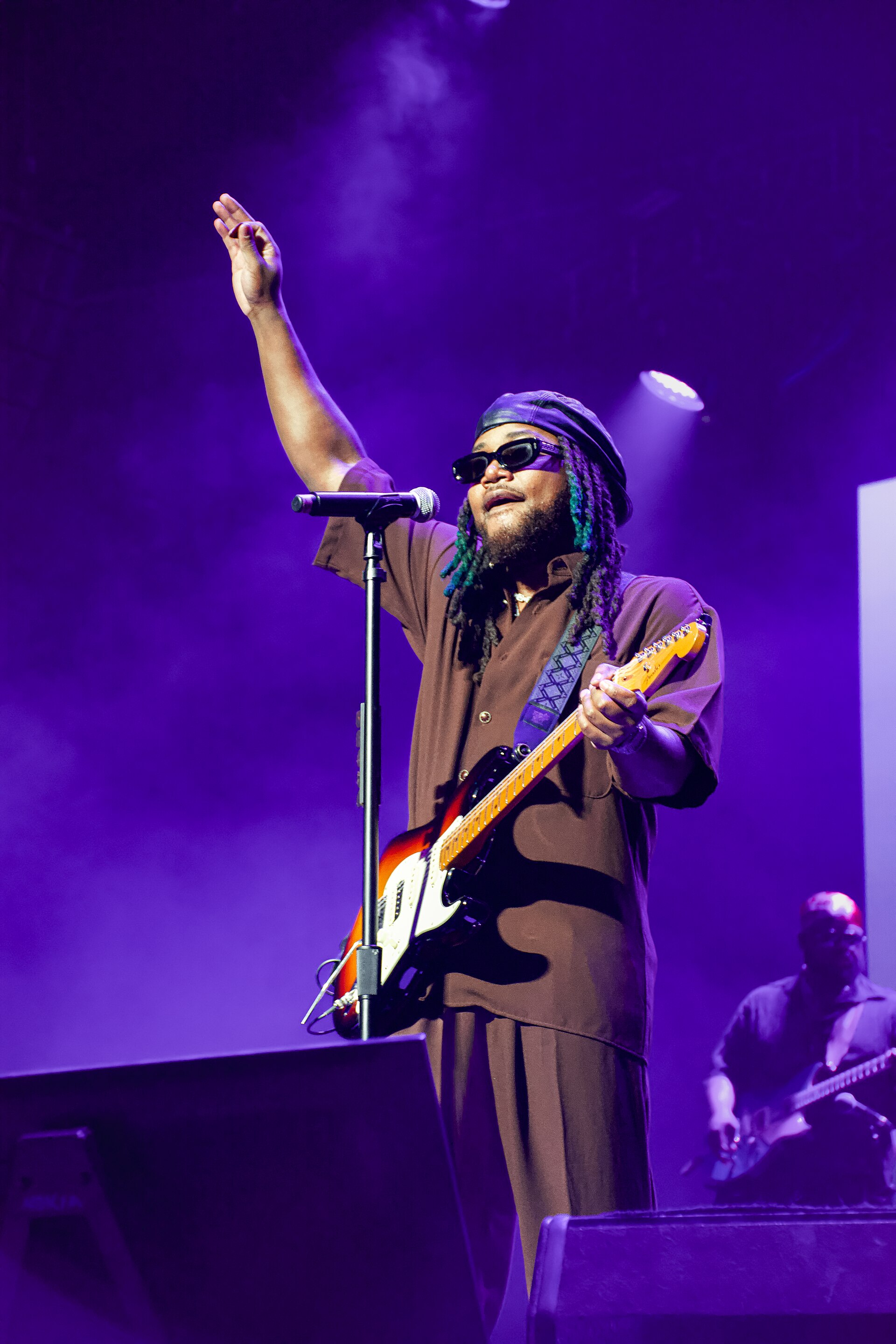 Photo 5 from Leon Thomas