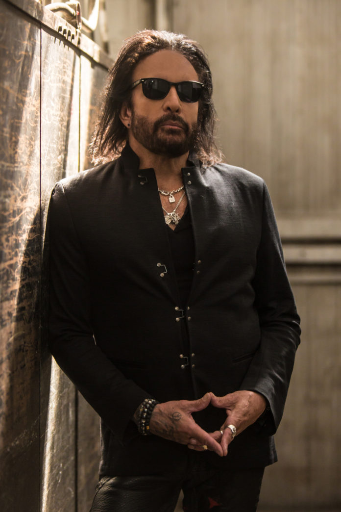 Photo 4 from Marco Mendoza