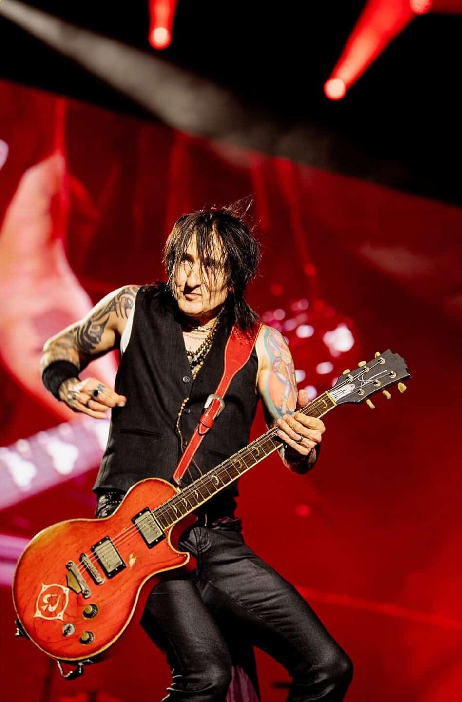 Photo 3 from Richard Fortus