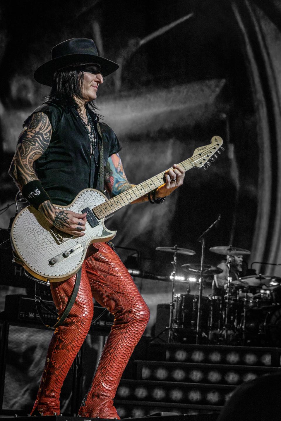 Photo 7 from Richard Fortus