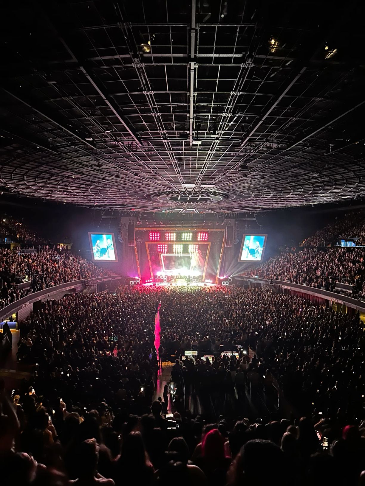 Best 13 Kia forum los angeles 5sos show concert aesthetic